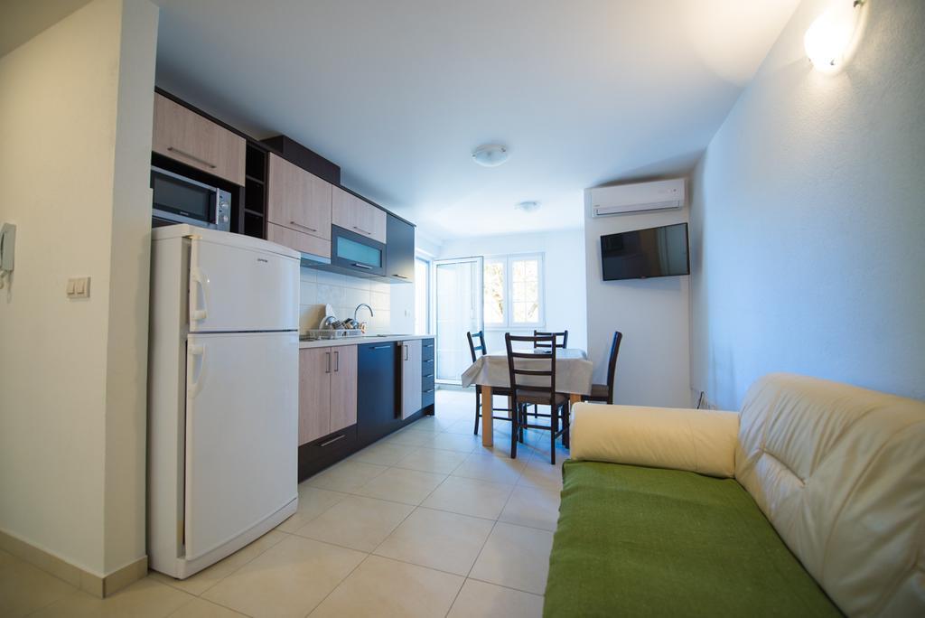 Apartments Karlo Baska Voda Room photo